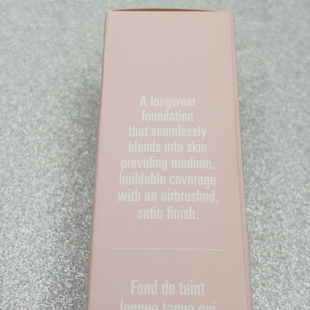 Kylie Cosmetics Power Plush Longwear Foundation-2.5 W - Picture 4 of 9